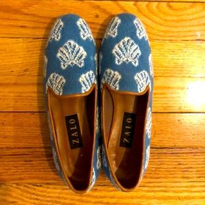 Blue and White Shell Zalo Flats